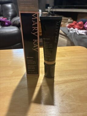 Mary Kay CC Cream - Light to Medium